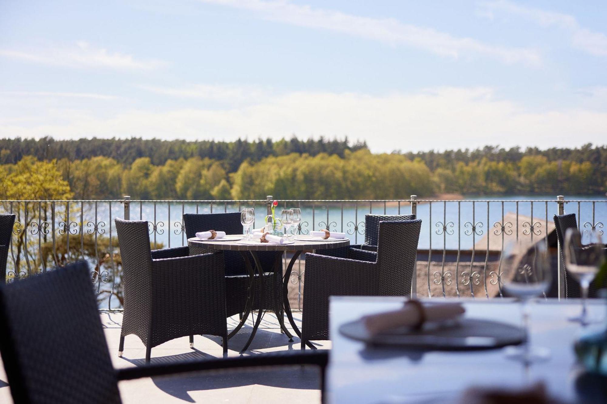 Van Der Valk Naturresort Drewitz Nossentiner Huette エクステリア 写真