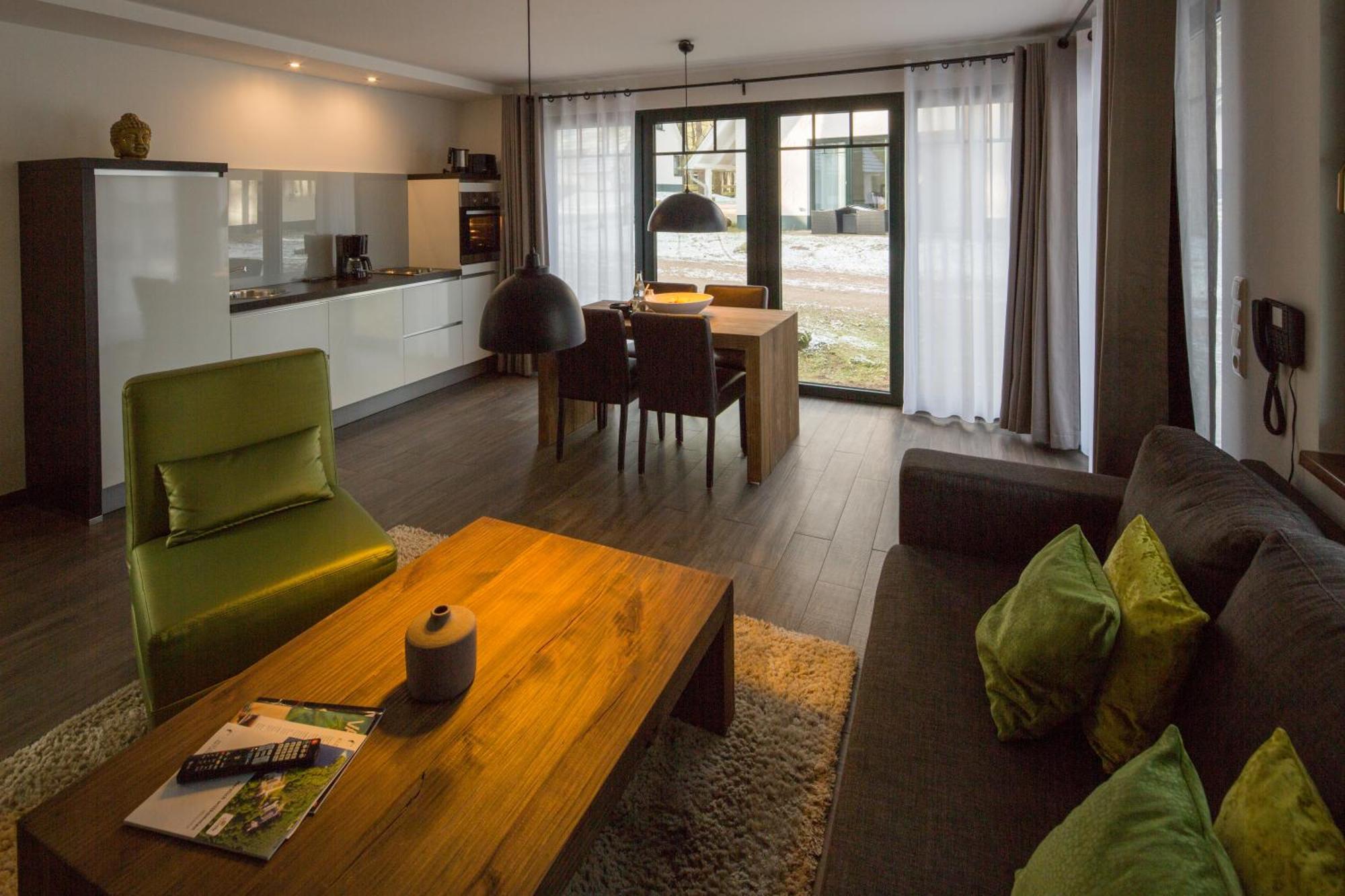Van Der Valk Naturresort Drewitz Nossentiner Huette エクステリア 写真