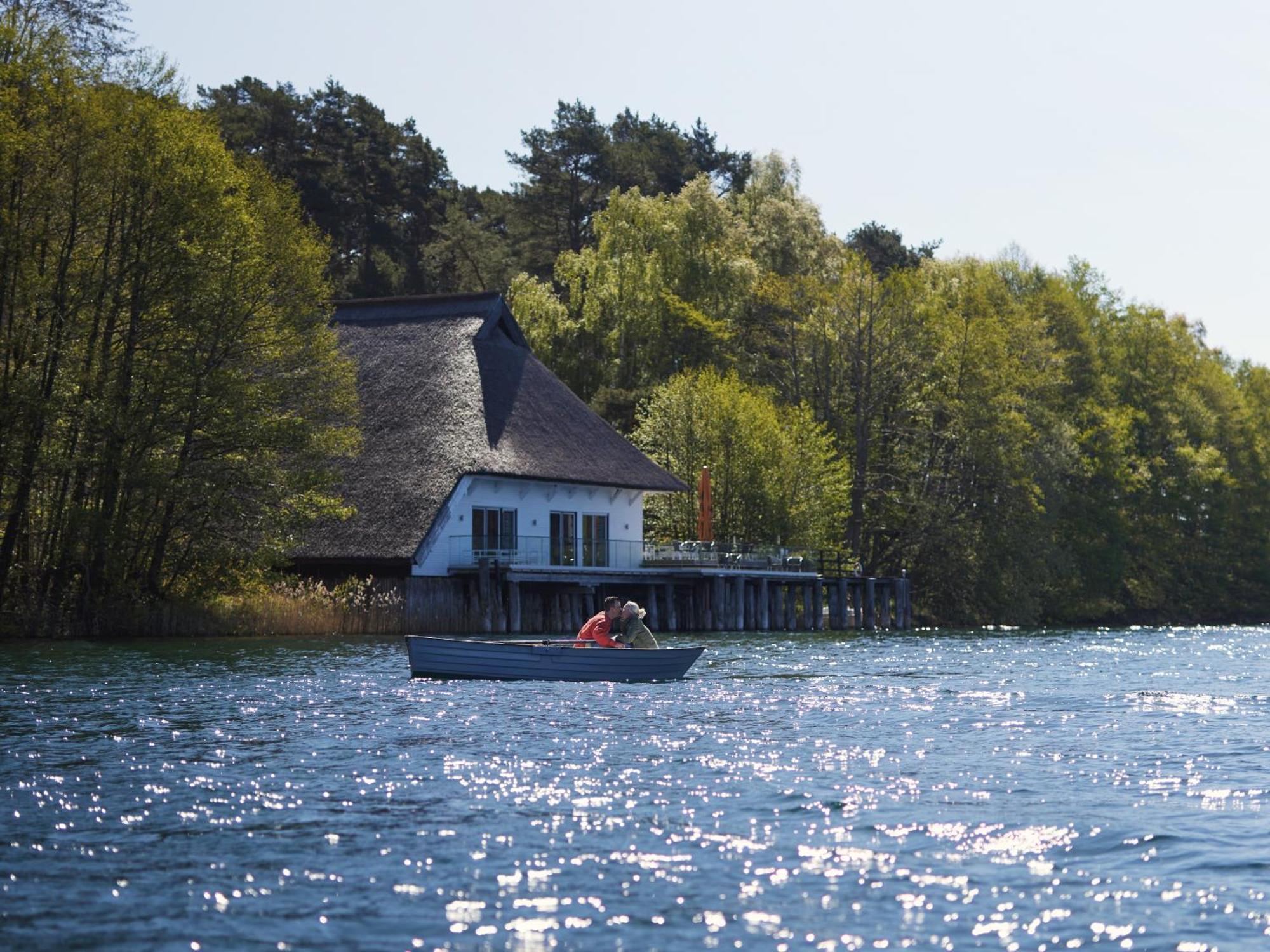 Van Der Valk Naturresort Drewitz Nossentiner Huette エクステリア 写真